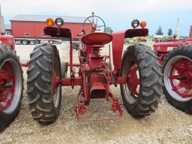 Image of Farmall 400 equipment image 4