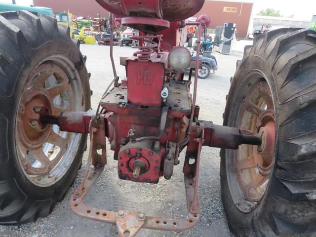 Image of International Harvester 400 equipment image 4