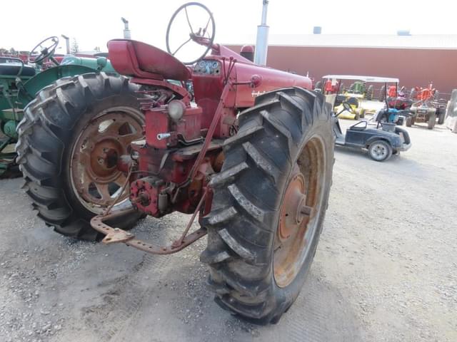 Image of International Harvester 400 equipment image 3