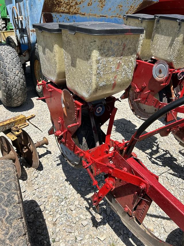 Image of International Harvester 400 equipment image 4