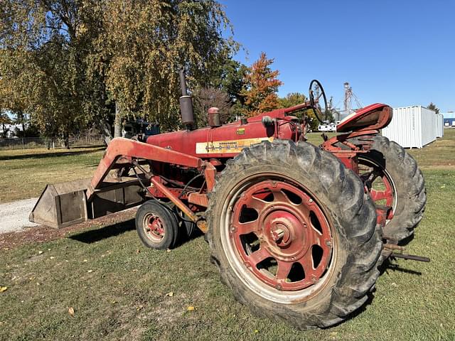 Image of International Harvester 400 equipment image 2