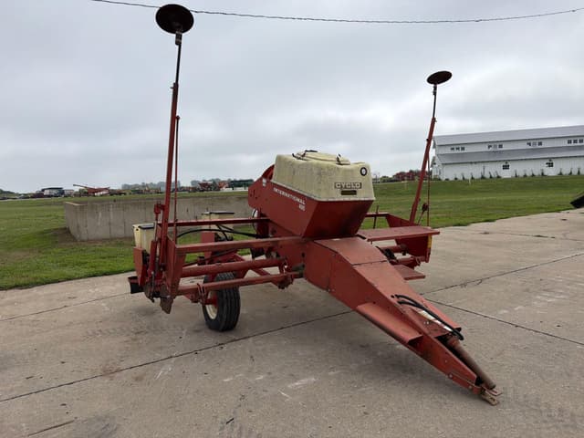 Image of International Harvester 400 equipment image 3
