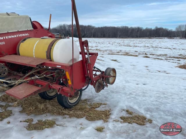 Image of International Harvester 400 equipment image 1