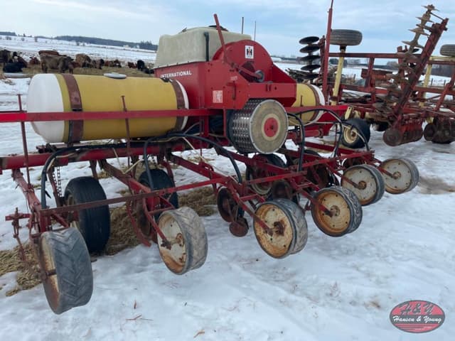 Image of International Harvester 400 equipment image 4