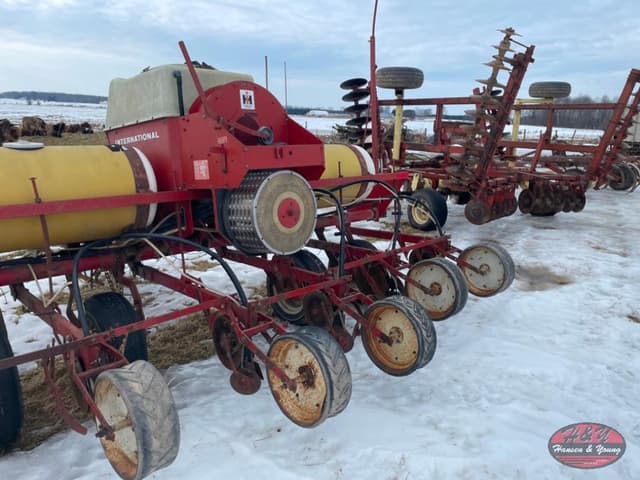 Image of International Harvester 400 equipment image 3