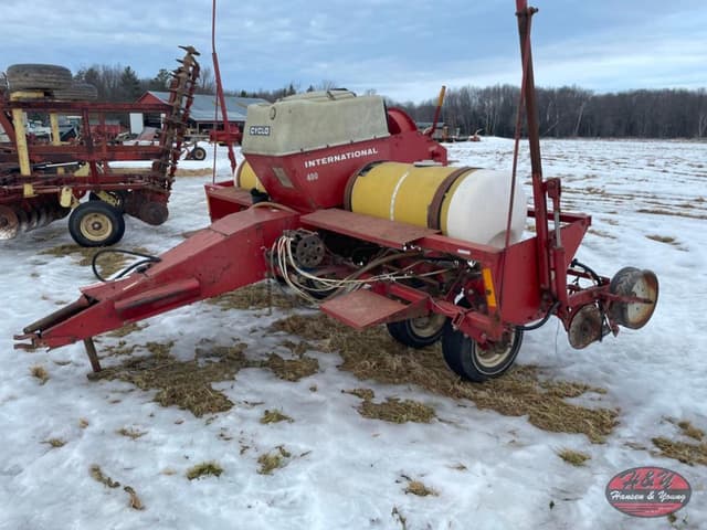 Image of International Harvester 400 equipment image 2