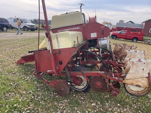 Image of International Harvester 400 equipment image 3