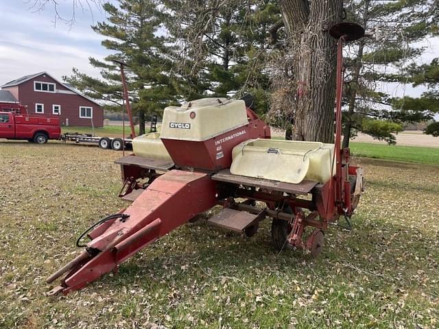 Image of International Harvester 400 equipment image 1