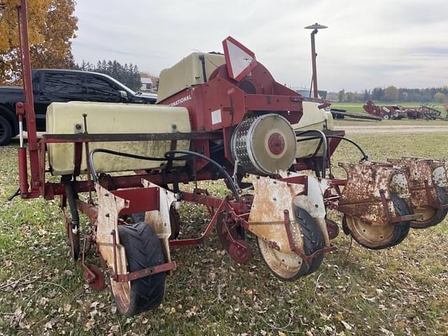 Image of International Harvester 400 equipment image 4