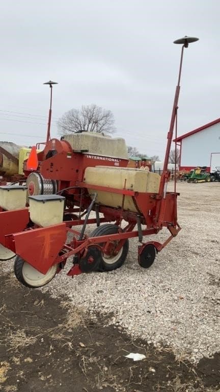 Image of International Harvester 400 equipment image 4