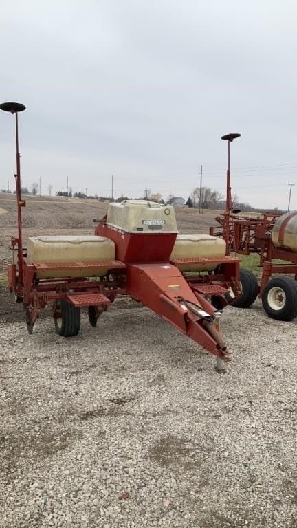 Image of International Harvester 400 equipment image 2