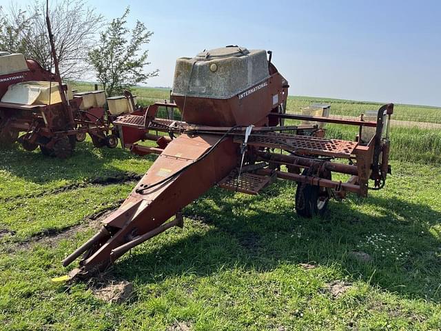 Image of International Harvester 400 Cyclo equipment image 1