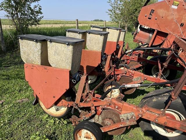Image of International Harvester 400 equipment image 4