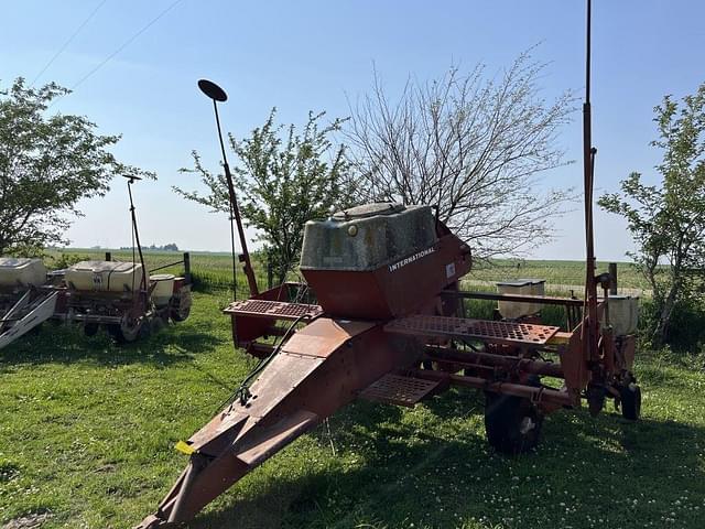 Image of International Harvester 400 equipment image 1