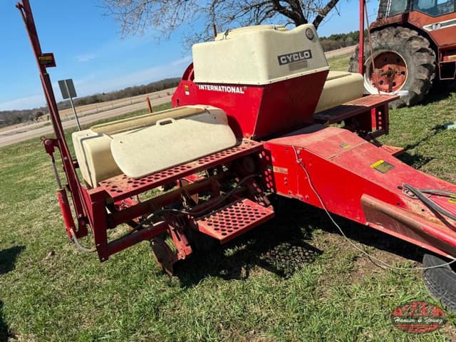 Image of International Harvester 400 Cyclo equipment image 2