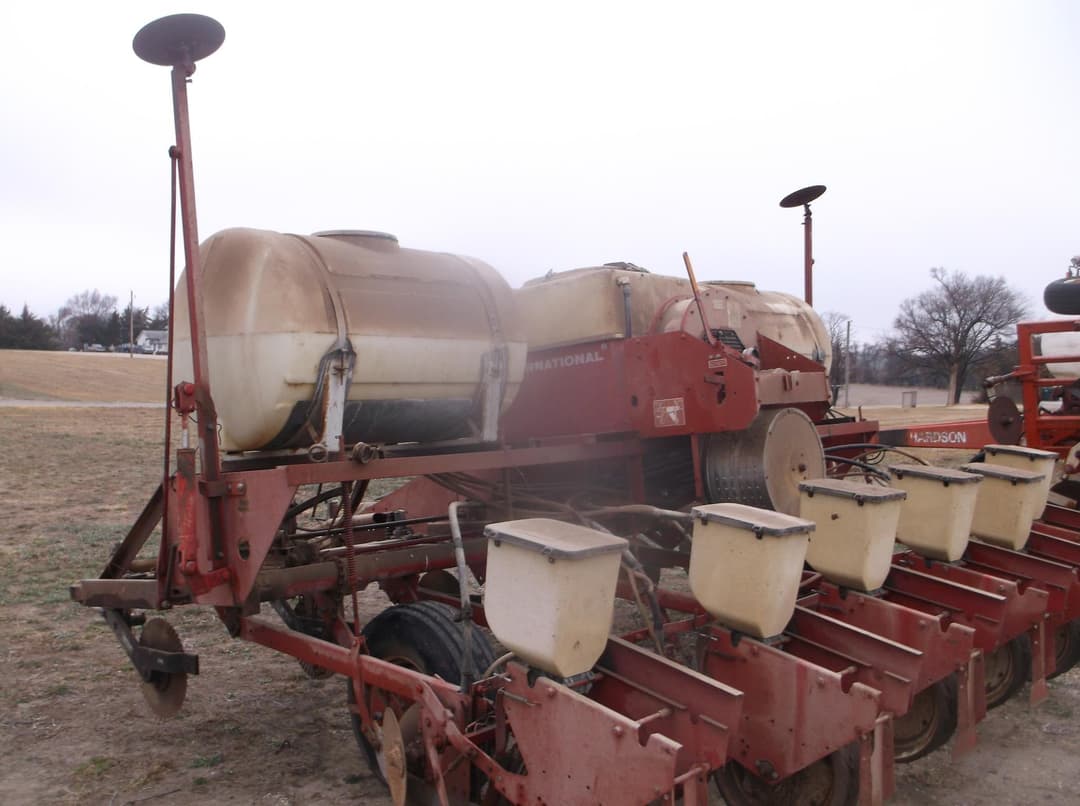 Image of International Harvester 400 Image 1