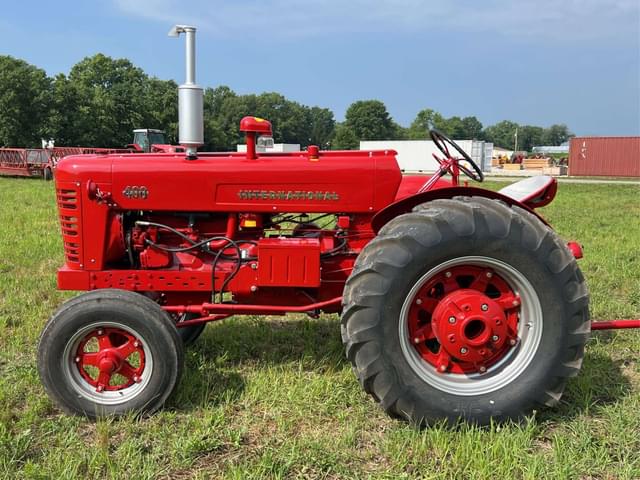Image of International Harvester 400 equipment image 1