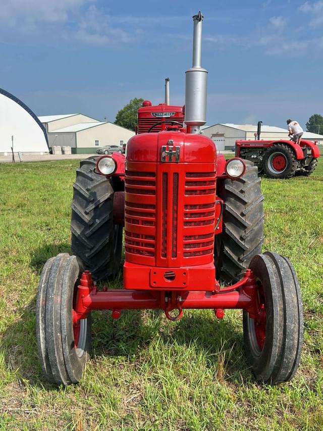 Image of International Harvester 400 equipment image 3