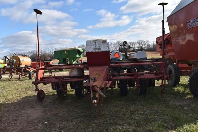 Image of International Harvester 400 equipment image 1