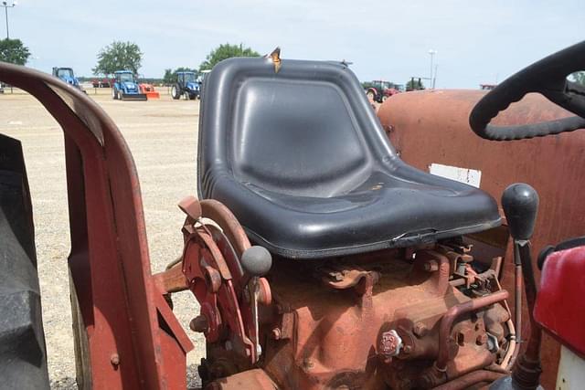 Image of International Harvester 404 equipment image 4
