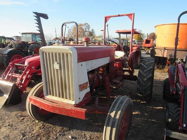 Image of International Harvester 404 equipment image 2