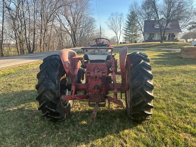 Image of International Harvester 404 equipment image 3