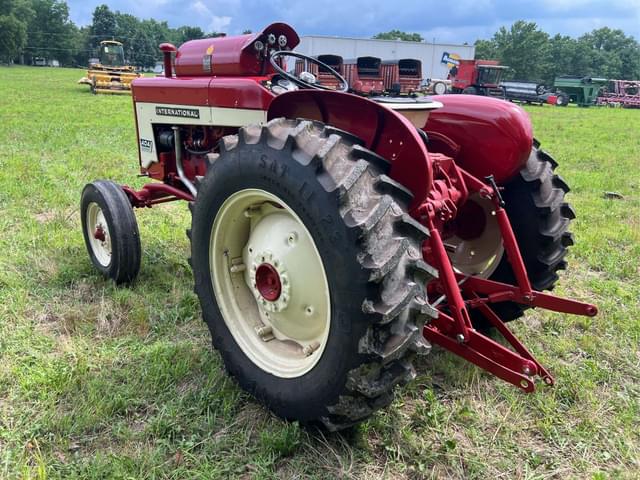 Image of International Harvester 404 equipment image 4