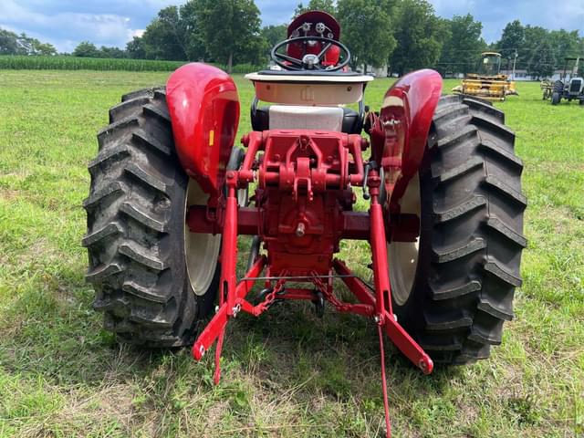Image of International Harvester 404 equipment image 3