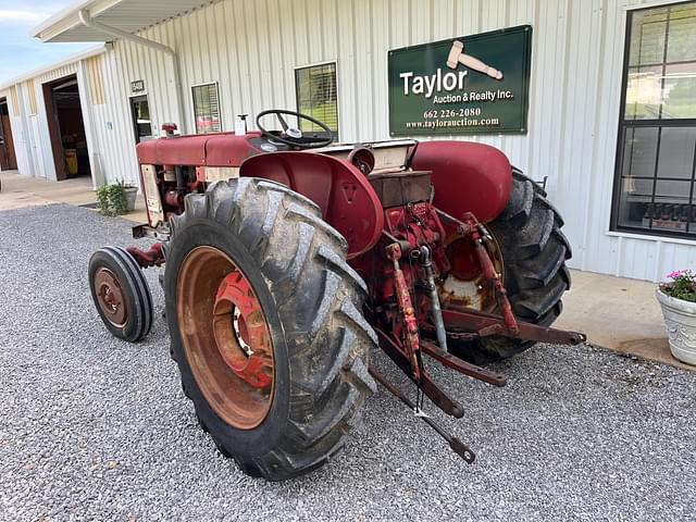 Image of International Harvester 404 equipment image 3