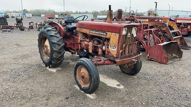 Image of International Harvester 404 equipment image 2