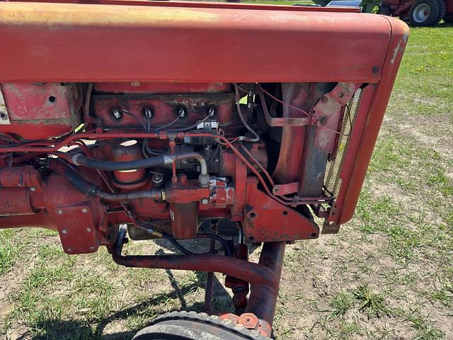 Image of International Harvester 404 equipment image 3