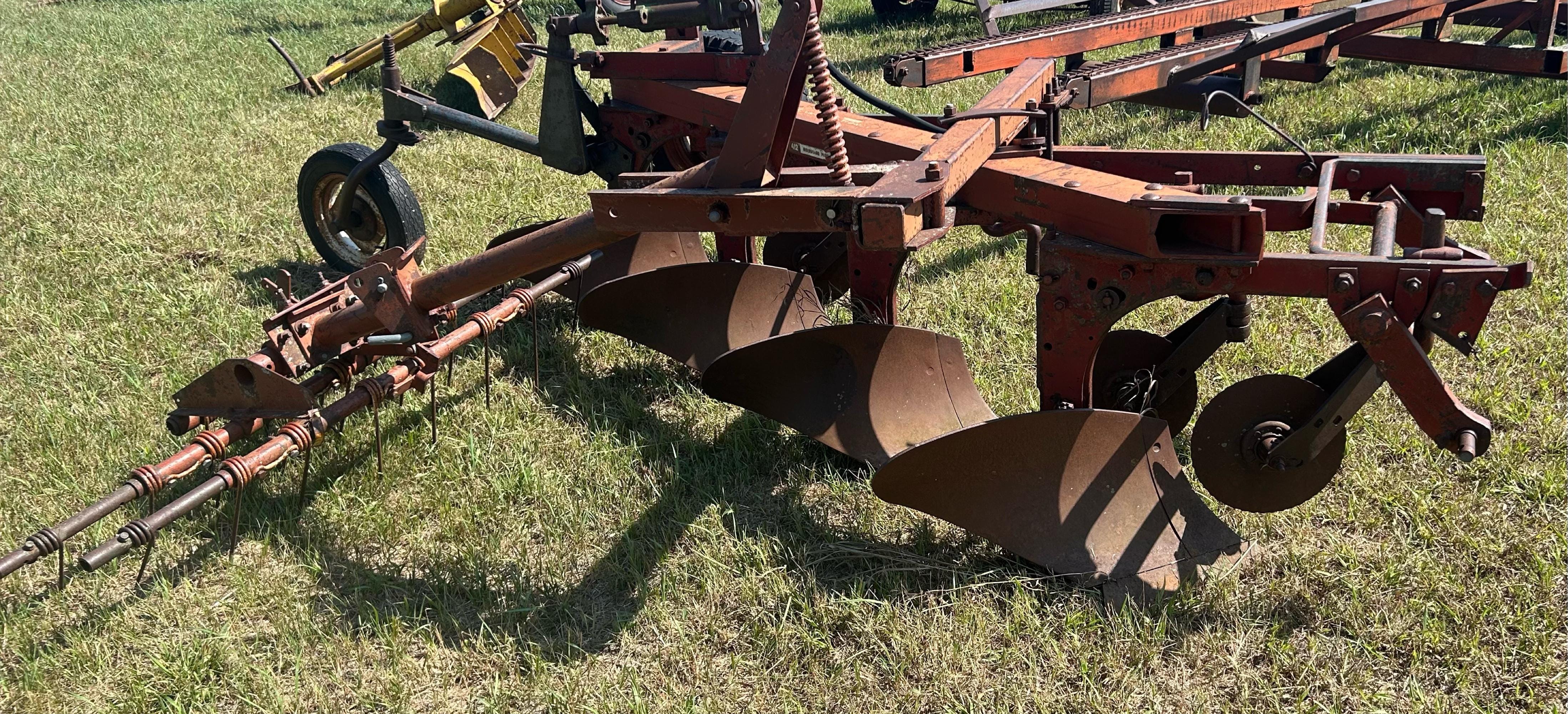 Main image International Harvester 412
