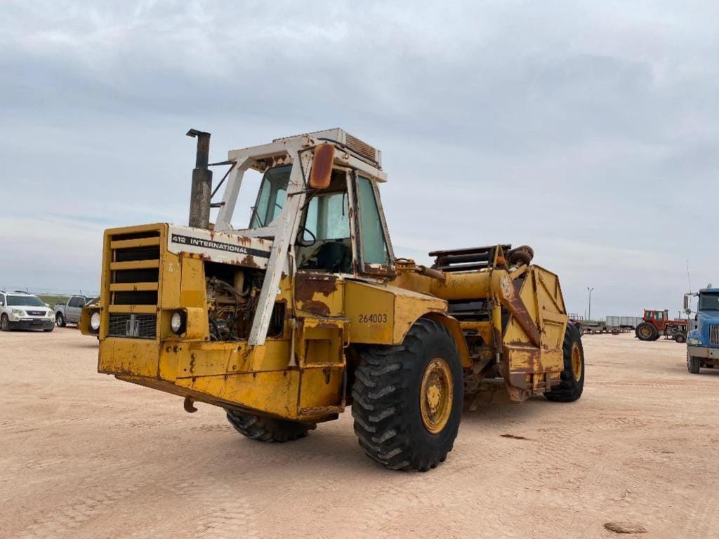 Main image International Harvester 412