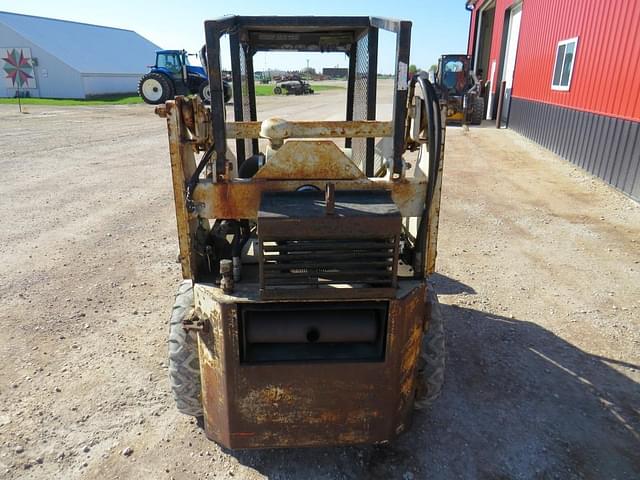 Image of International Harvester 4130 equipment image 2