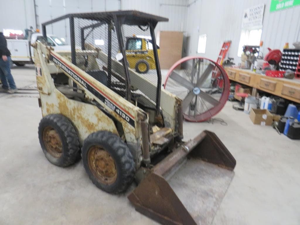 Image of International Harvester 4130 Primary image