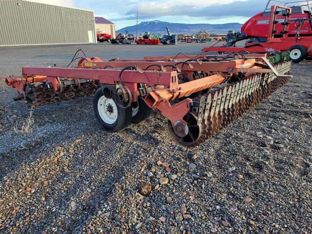 Image of International Harvester 415 equipment image 2