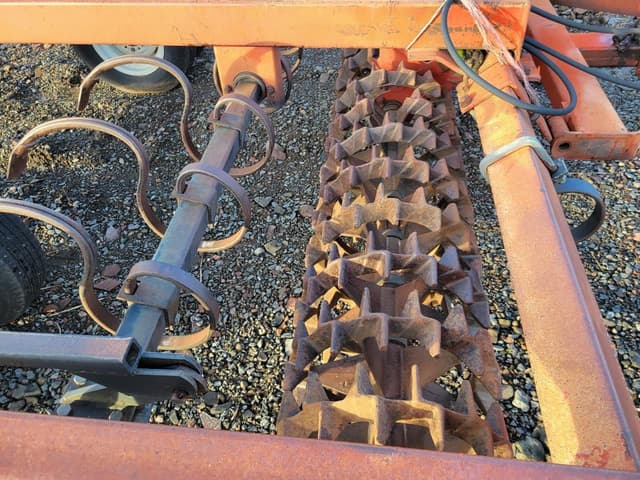 Image of International Harvester 415 equipment image 3