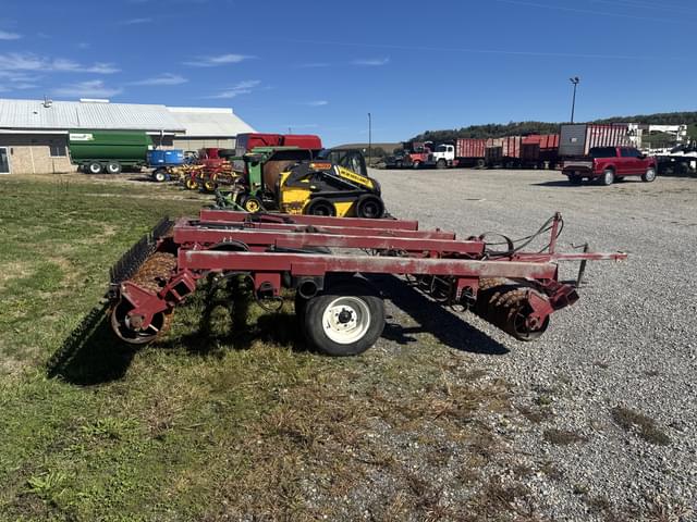 Image of International Harvester 415 equipment image 2