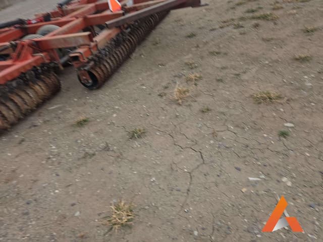 Image of International Harvester 415 equipment image 2