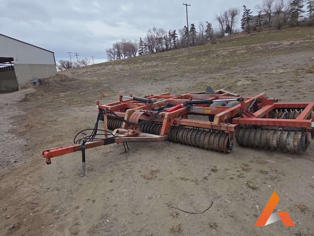 Image of International Harvester 415 equipment image 4