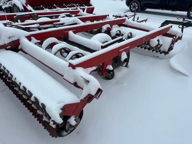 Image of International Harvester 415 equipment image 4