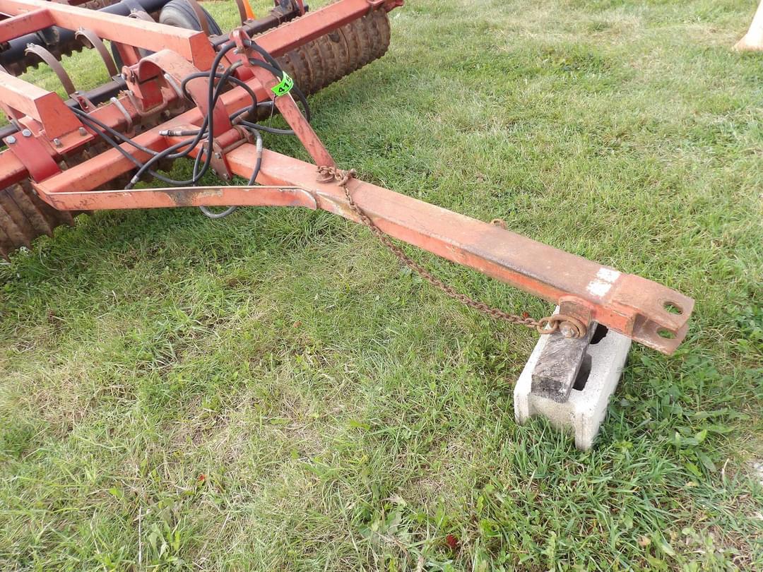 Image of International Harvester 415 Image 1