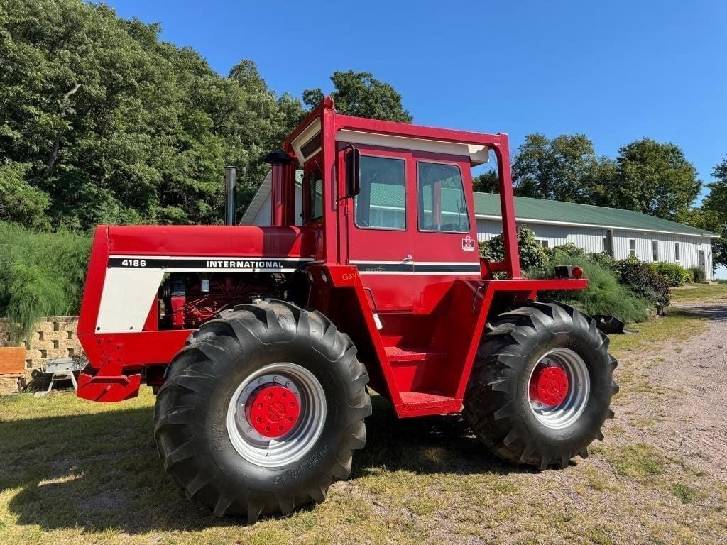 Main image International Harvester 4186