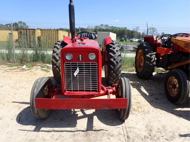 Image of International Harvester 424 equipment image 3