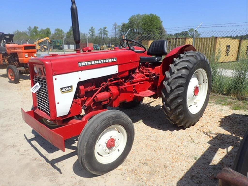 International Harvester 424 Equipment Image0