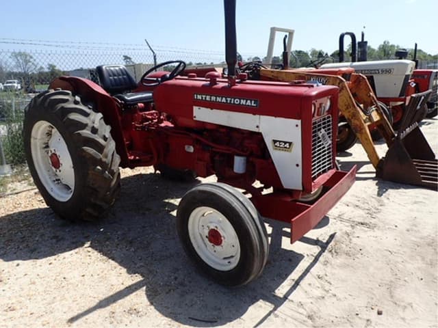 Image of International Harvester 424 equipment image 4