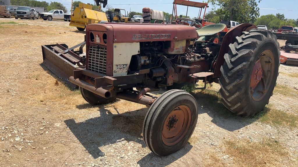 Main image International Harvester 424