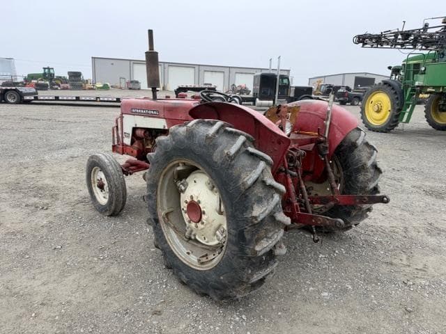 Image of International Harvester 424 equipment image 4