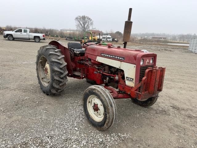 Image of International Harvester 424 Primary image
