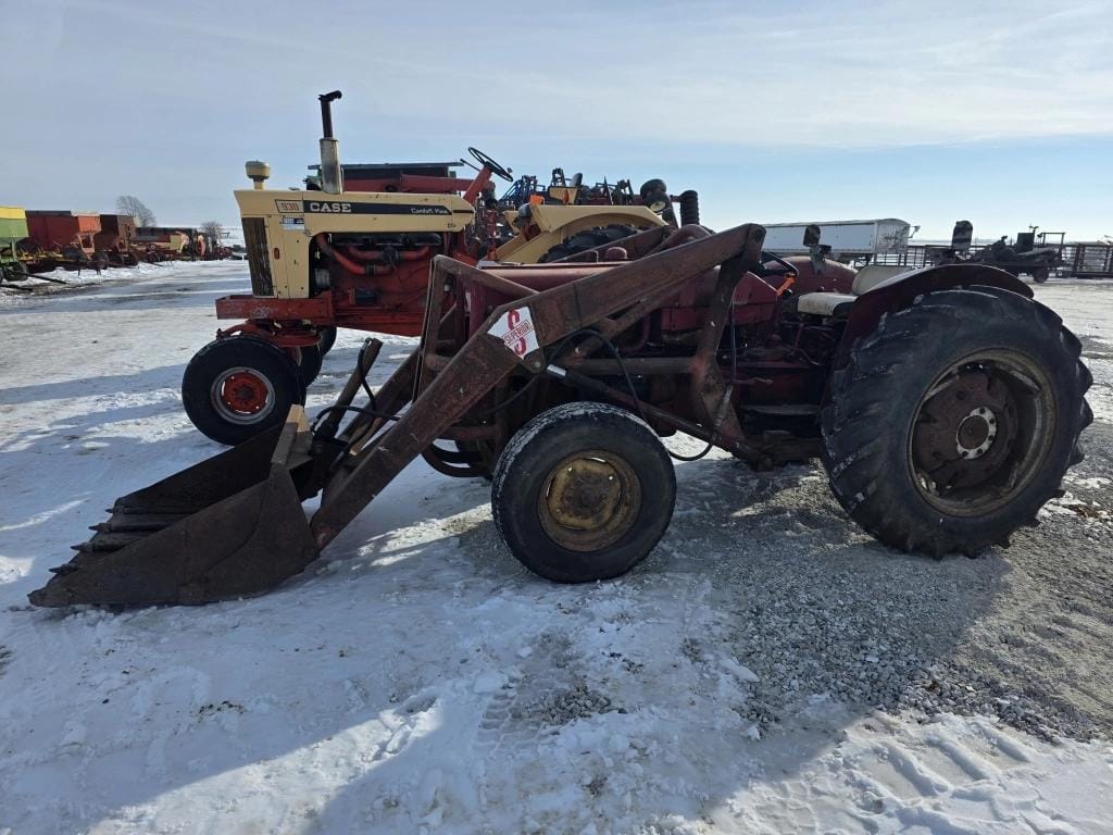 International Harvester 424 Equipment Image0